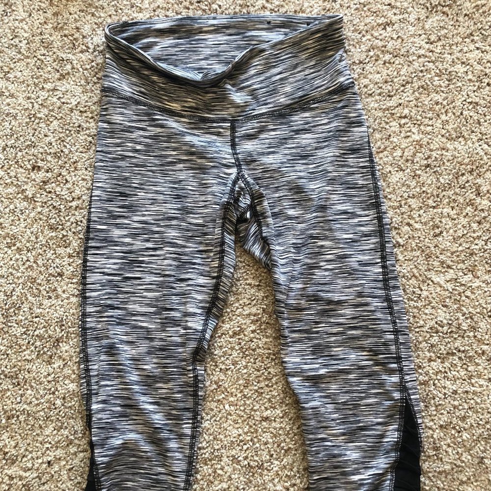 [SOLD] Champion Capri Leggings